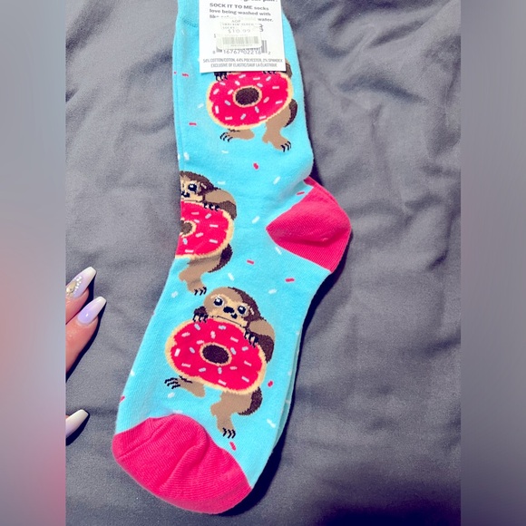 NWT Sock It To Me Snackin Sloth Character Socks - Picture 4 of 4